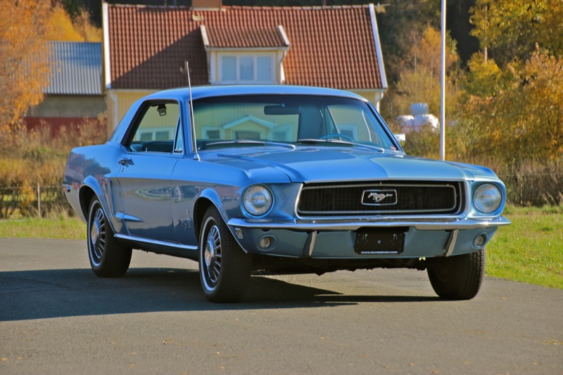 Ett mycket bra exemplar av andra genenrationen Mustang. Snygg färgkombination i ”Brittany Blue” med tvåfärgad Bucket Seat inredning!

PRIS: SOLD!!!