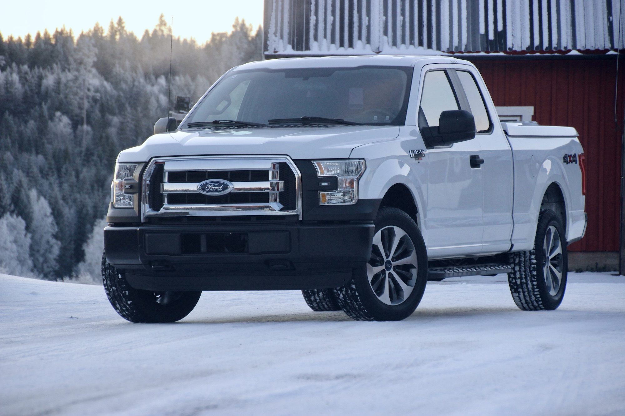 Klockren arbets-pickup med 5.0L CoyoteV8 på 385 Hästar. Går riktigt gott, man åker kungligt i den!

***SÅLD***