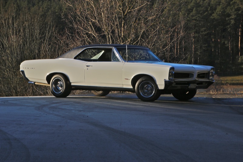 Snygg LeMans i mycket fint orört originalskick. 326 V8 som går bra och är pigg! Separats stolar med mittkonsoll. Har dubbelt Flowmastersystem. Fina Pontiac Rallye Wheels!