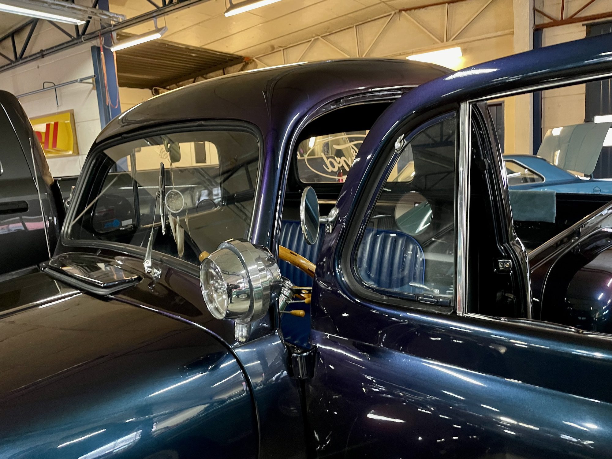 Klassik Kustombil
Kustomlack
327V8 Aut
Air Ride

***SÅLD***