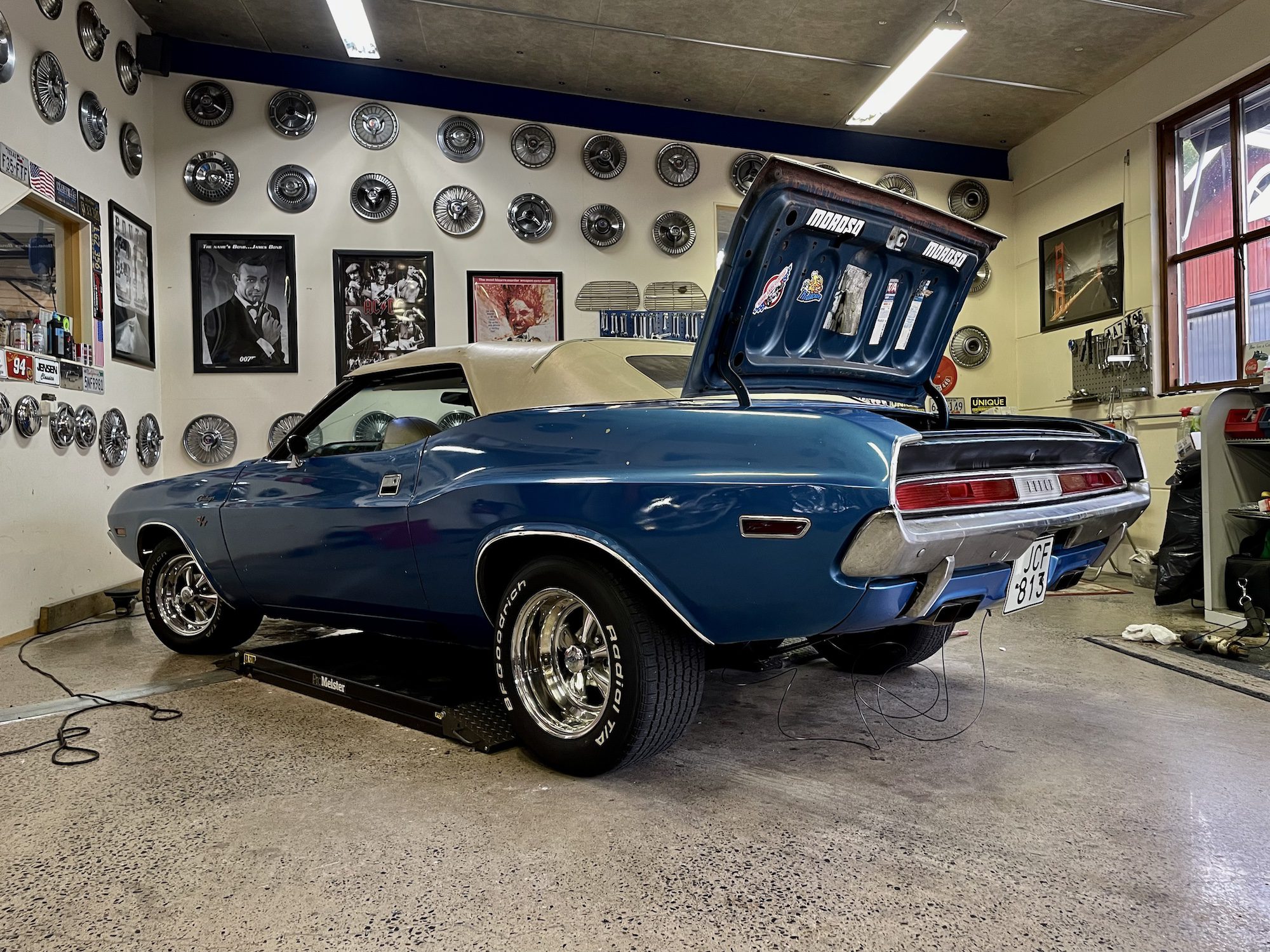 En av 963 Tillverkade R/T Cabbar
En av 516 med 383 Aut
En av 27 lackade i EB7 Dark Blue Metallic
Aldrig Finrenoverad

Ej Till Salu