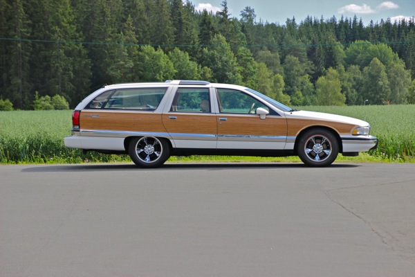 En ägare och 11 500Mil på denna ”Family Mans Car” Underbar åkbil, som att åka en modern bil, med all lyx och komfort. Tidiga 90-tals bilar blir mer och mer eftersökta bland samlare, missa inte denna!