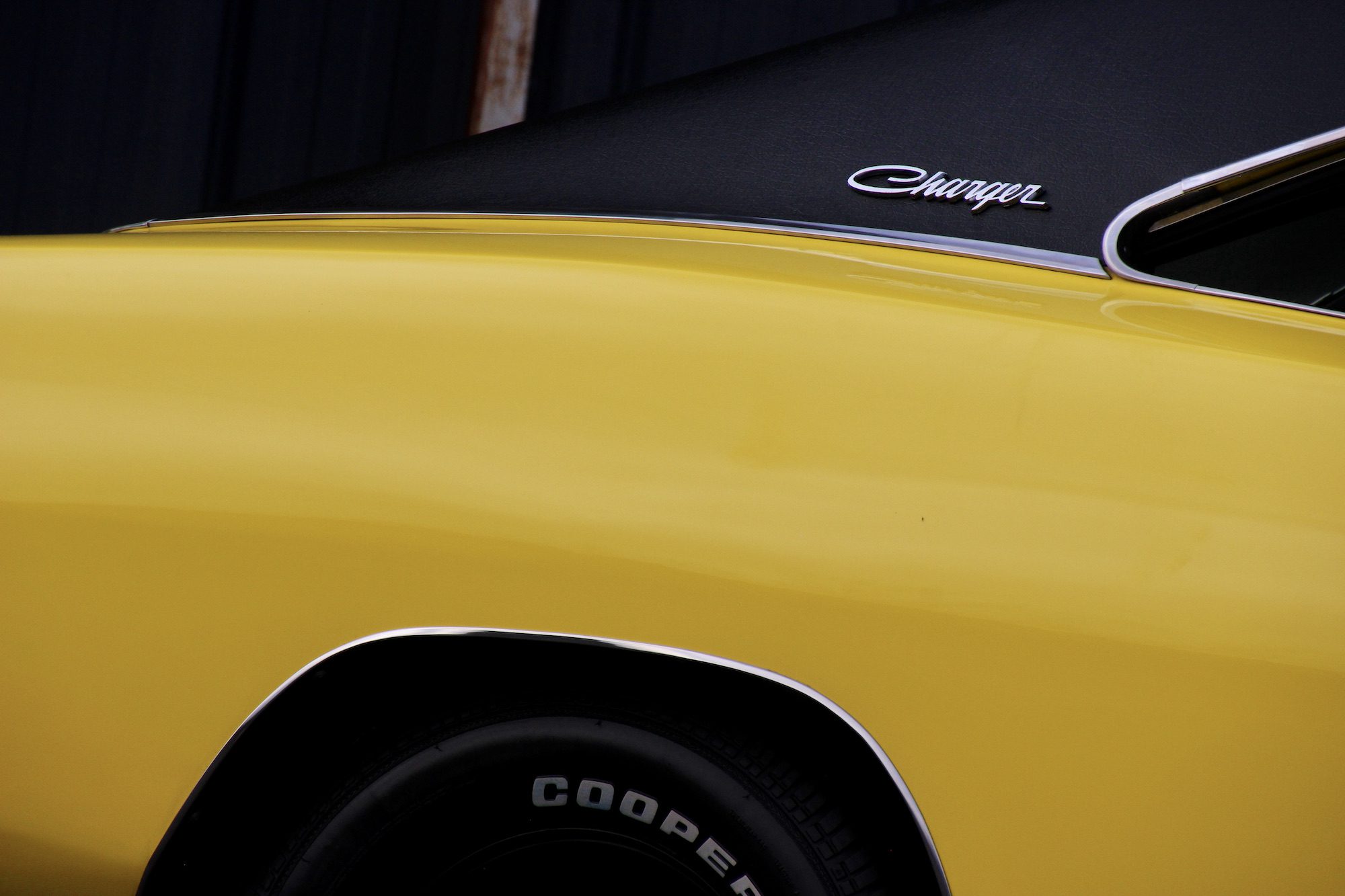 440 V8 
Vinyltak
Californiabil

Finns Hemma