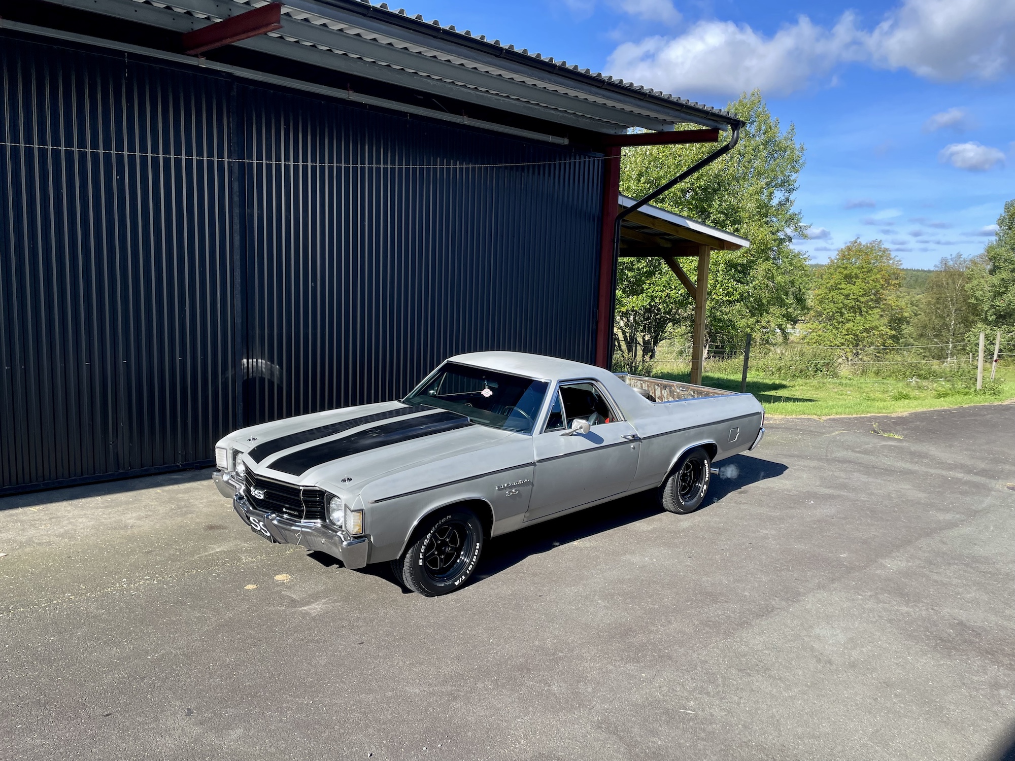 Äkta SS 350
Silver med svart inredning
Separata stolar med konsol
Pris: 249 000kr