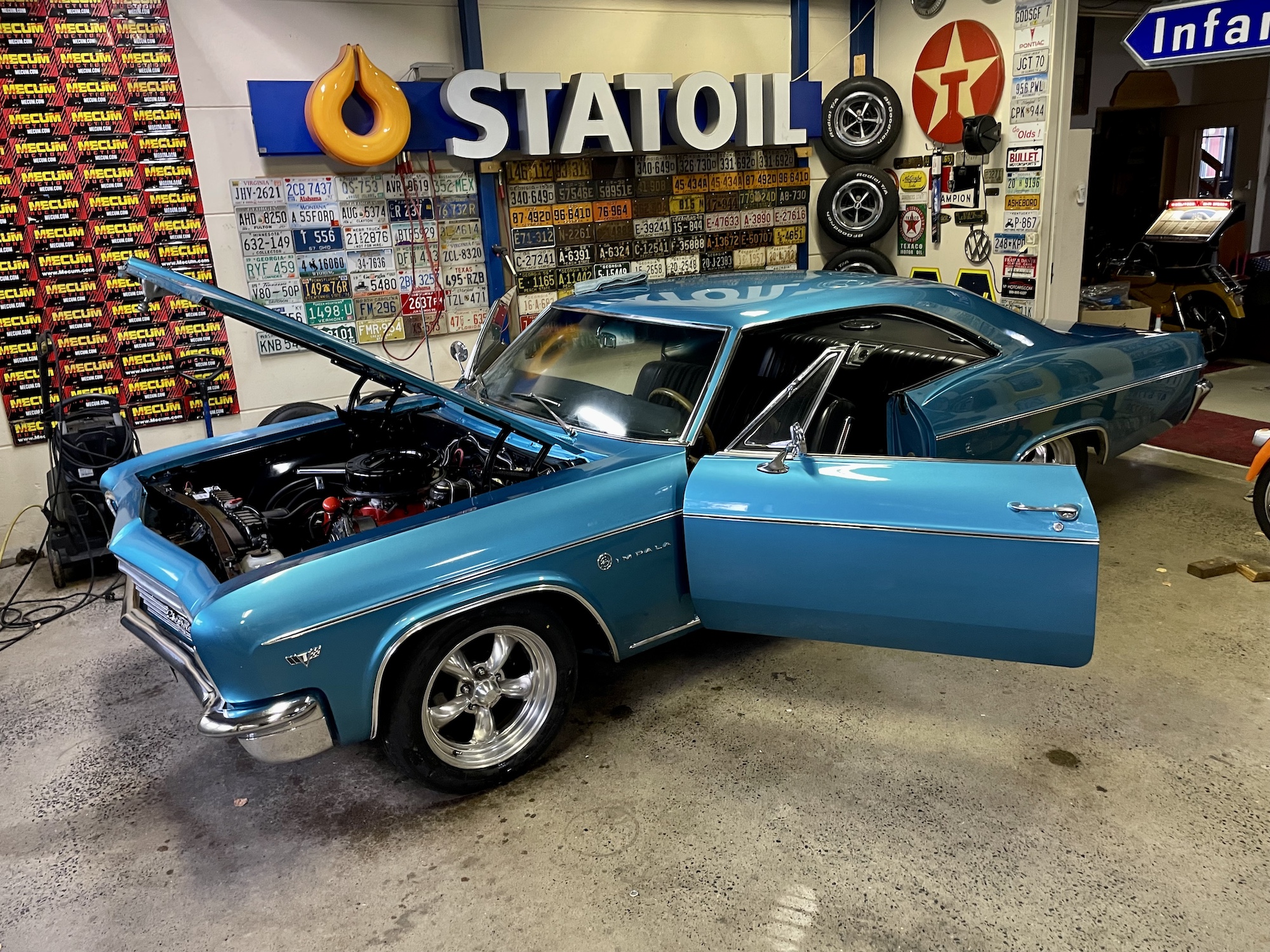 283V8 (Performance upgrades)
3-Speed Auto
Front Disc Brakes
329 000kr