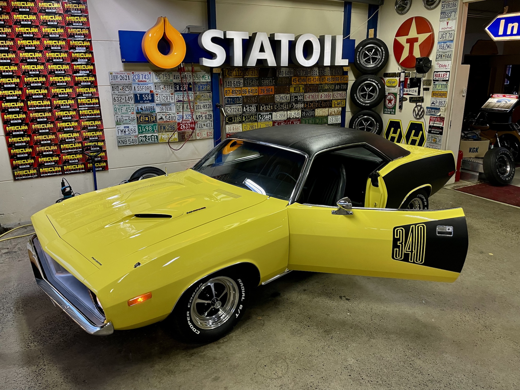 Äkta 340 `Cuda
Vinyl Top
15