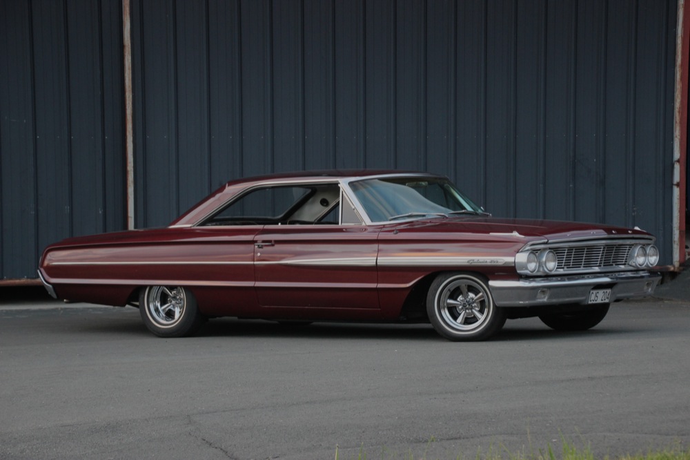 Kolla in denna coola Galaxie! 352 V8 som låter gott. Svart originalinredning! Snygga Supremewheels passar perfekt på bilen!

Pris:Såld!
