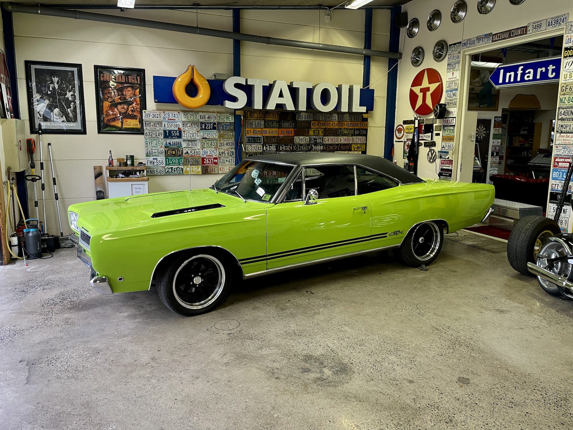 440V8 Aut
Separata stolar med mittkonsol
Custom Wheels

***SÅLD***