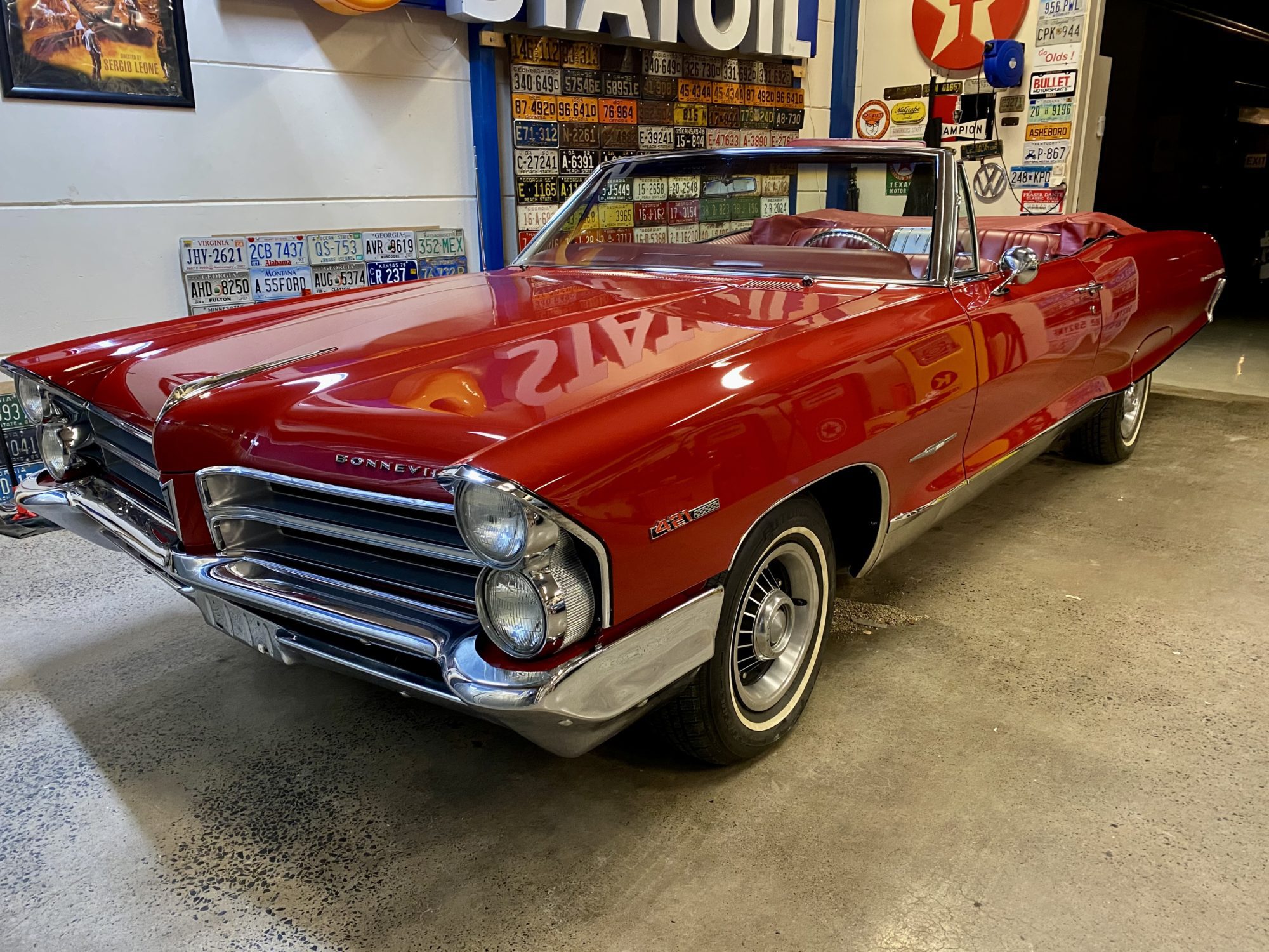Äkta 1965 421 Tri-power Cab
Original röd Bucket seat inredning med konsoll
PHS-Dokumenterad

Ej till salu